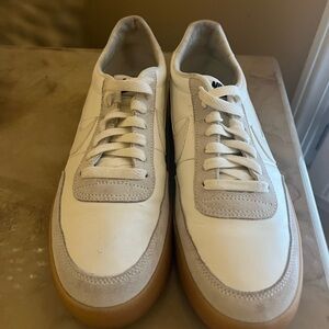 Nice white sneaker gently worn